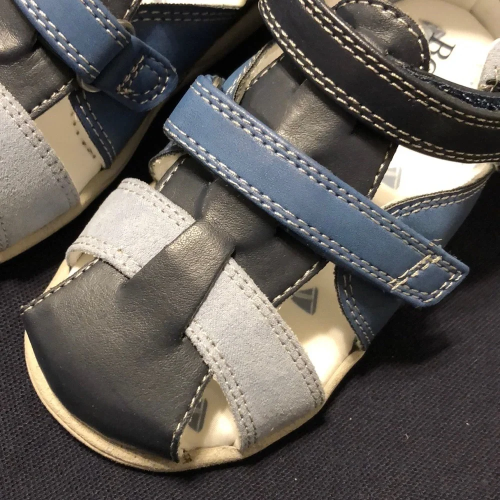 Born blue boys shoes size 8 NWT ..
